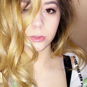 Meet your Posher, Abigail